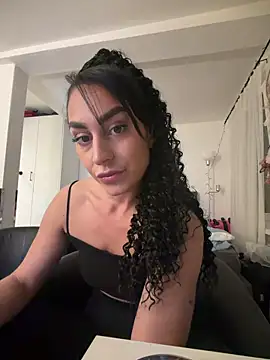 CurlyRouge online show from May 12, 2026, 9:01 pm