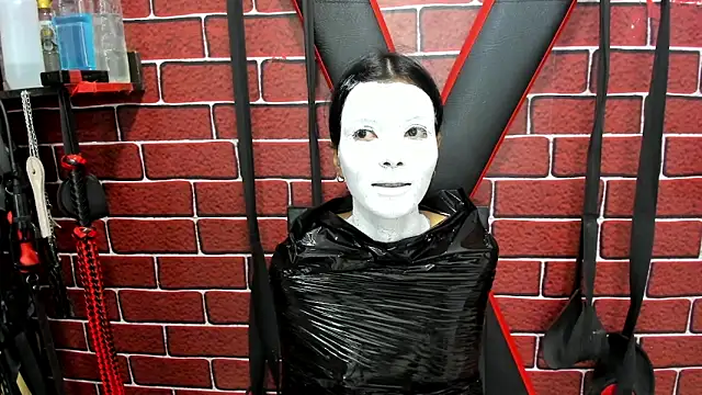 Snapshot of BDSM_FETISHESS chatting on April 29, 2026, 5:30 pm BDSM FETISHESS online show from April 29, 2026, 5:30 pm