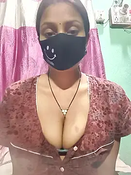 Snapshot of BaddieUnleashed chatting on April 13, 2026, 5:40 pm BaddieUnleashed online show from April 13, 2026, 5:40 pm