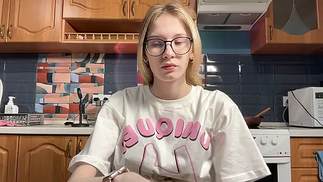 eileencrowday online show from April 21, 2026, 3:02 am