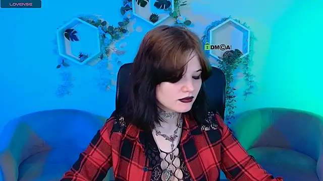 nikki kiss  online show from June 22, 2026, 8:22 am