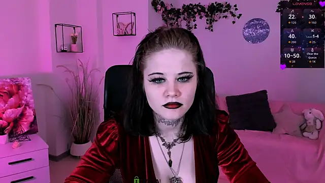 nikki kiss  online show from July 9, 2026, 8:40 am