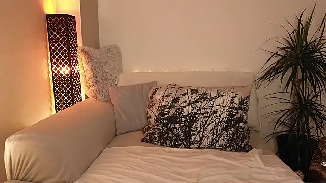 Sharon Red online show from February 17, 2025, 6:15 pm