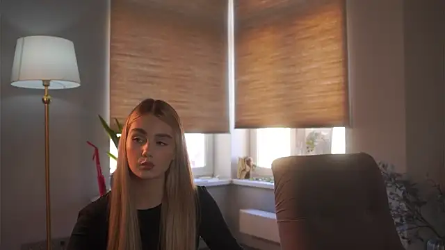 Snapshot of LinDarrisaw chatting on April 15, 2026, 1:51 pm LinDarrisaw online show from April 15, 2026, 1:51 pm