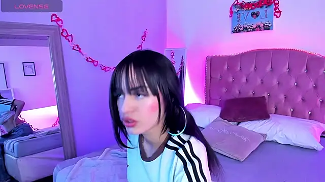 Antonella Bratzz4 online show from May 1, 2026, 9:52 pm