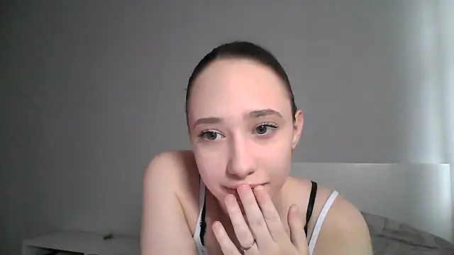 DarkMirel online show from May 18, 2026, 12:11 pm