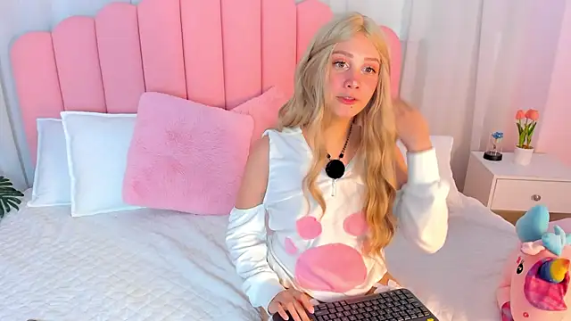Snapshot of sweett_fire chatting on April 16, 2026, 9:39 pm sweett fire online show from April 16, 2026, 9:39 pm