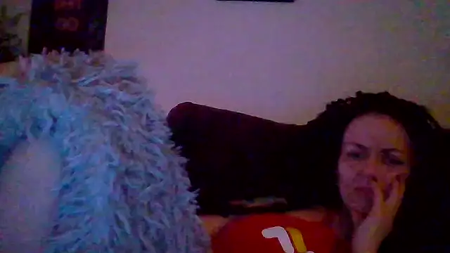 Snapshot of shyhornymommy chatting on April 18, 2026, 12:36 am shyhornymommy online show from April 18, 2026, 12:36 am