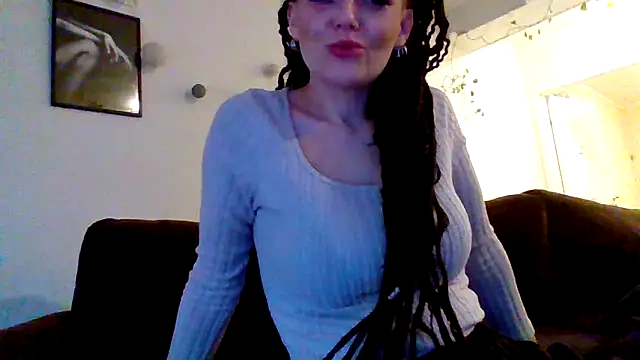Snapshot of shyhornymommy chatting on April 21, 2026, 5:50 pm shyhornymommy online show from April 21, 2026, 5:50 pm