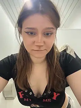 lilimip online show from May 15, 2026, 11:39 am