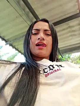 DaniellaGiraldo online show from May 18, 2026, 4:24 pm