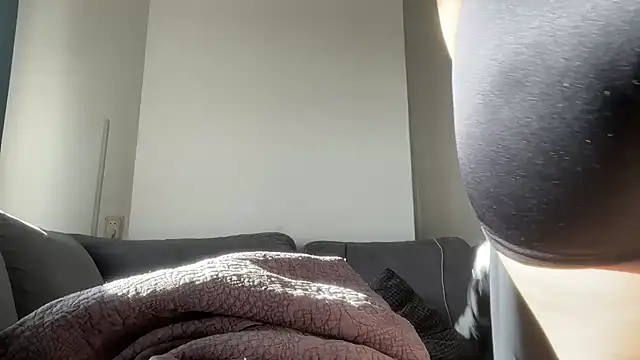 asianbbygyal online show from April 19, 2026, 3:44 pm