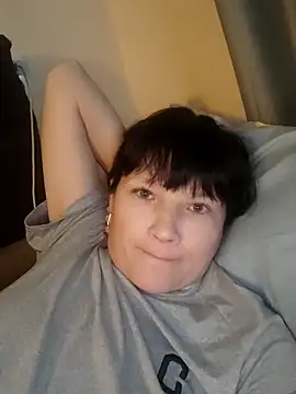 AlexaShiny  online show from April 17, 2026, 1:03 pm