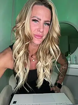 Snapshot of Savannah_Rae chatting on May 1, 2026, 7:29 pm Savannah Rae online show from May 1, 2026, 7:29 pm