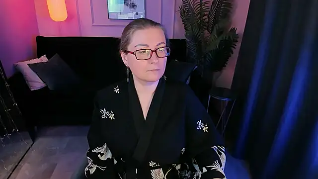 Alexandra Kind online show from April 14, 2026, 11:55 pm