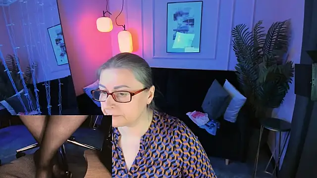 Alexandra Kind online show from April 28, 2026, 8:58 pm
