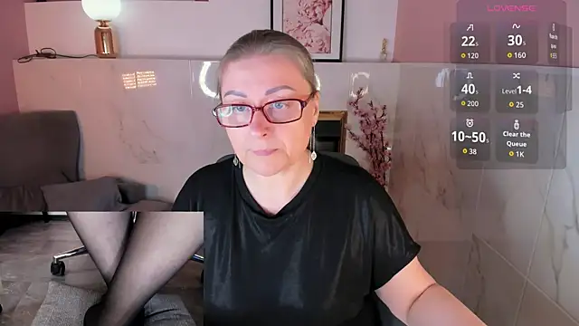 Alexandra Kind online show from May 2, 2026, 8:25 pm