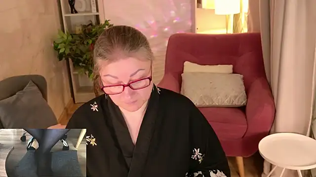 Alexandra Kind online show from May 17, 2026, 9:00 pm