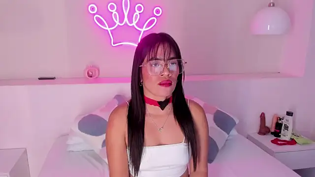 CatalinaRey online show from April 16, 2026, 4:02 am