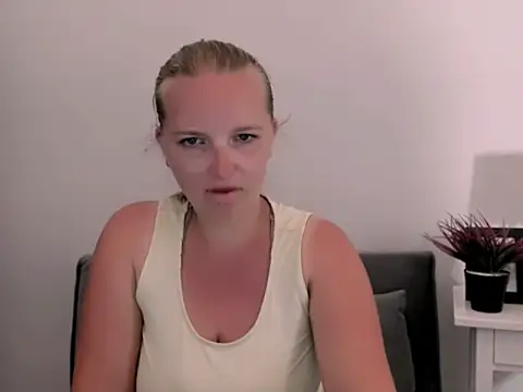 Snapshot of RoseTeacherX chatting on July 14, 2026, 5:18 pm RoseTeacherX online show from July 14, 2026, 5:18 pm