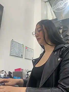 Isabellaa  moon online show from April 15, 2026, 4:14 pm