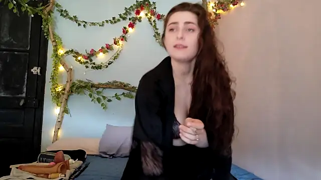 Snapshot of missclochette chatting on May 4, 2026, 12:01 pm missclochette online show from May 4, 2026, 12:01 pm