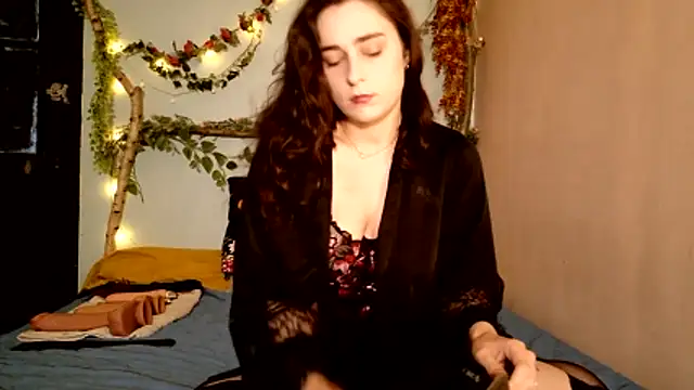 Snapshot of missclochette chatting on May 19, 2026, 12:33 pm missclochette online show from May 19, 2026, 12:33 pm