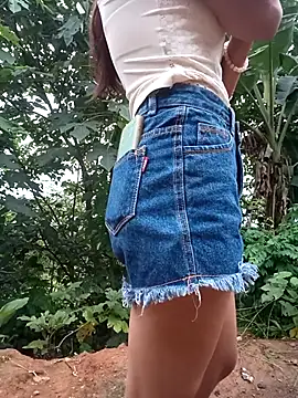 Snapshot of Elena_Mia chatting on June 19, 2026, 10:57 pm Elena Mia online show from June 19, 2026, 10:57 pm