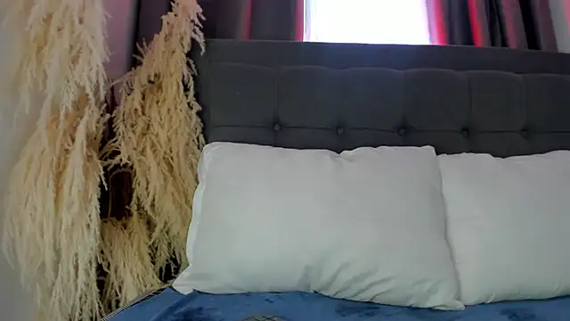 hanna-baker01 online show from May 25, 2026, 3:29 pm