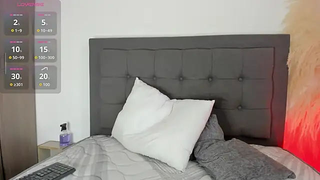 hanna-baker01 online show from June 12, 2026, 3:33 pm