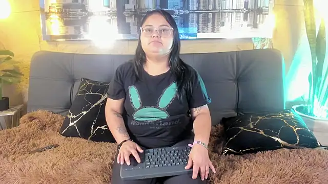 Luna  Cortez online show from May 29, 2026, 3:59 am