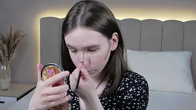 MarliinNova online show from April 19, 2026, 4:56 am