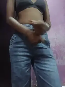 Snapshot of TANU0199 chatting on April 16, 2026, 9:43 am TANU0199 online show from April 16, 2026, 9:43 am