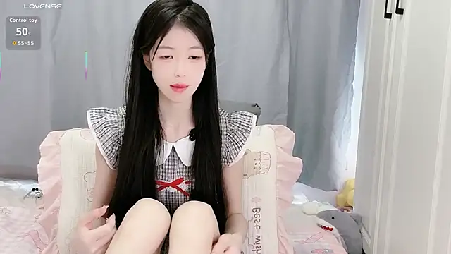 XiaoMei-iiiiii online show from April 28, 2026, 6:51 am