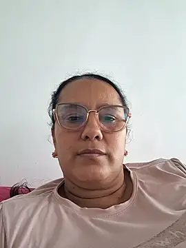 Snapshot of Samanta-42 chatting on April 16, 2026, 2:40 pm Samanta-42 online show from April 16, 2026, 2:40 pm