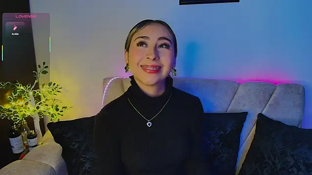 Snapshot of Cloe_martinezz_ chatting on May 8, 2026, 7:25 am Cloe martinezz online show from May 8, 2026, 7:25 am