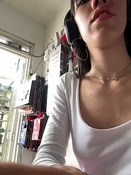 Snapshot of drea-an chatting on April 16, 2026, 4:52 pm drea-an online show from April 16, 2026, 4:52 pm