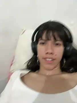 Snapshot of drea-an chatting on April 16, 2026, 9:39 pm drea-an online show from April 16, 2026, 9:39 pm