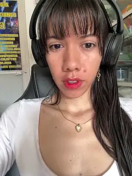 Snapshot of drea-an chatting on April 23, 2026, 1:57 pm drea-an online show from April 23, 2026, 1:57 pm