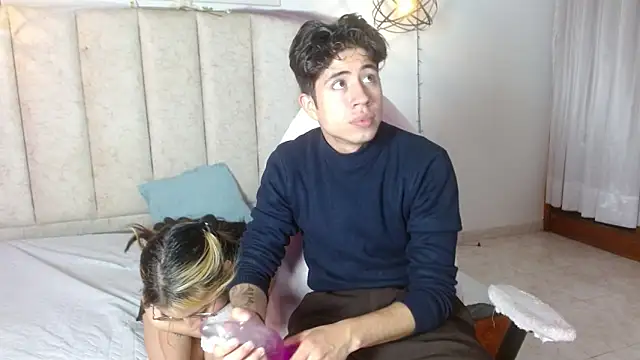 mrandmrsvixencs online show from May 5, 2026, 1:52 pm