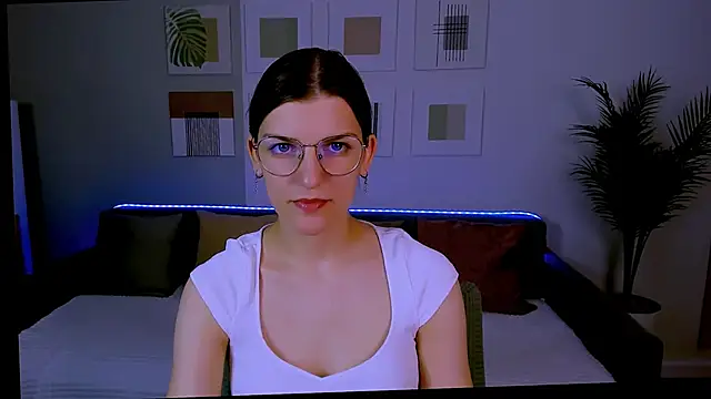 Snapshot of AnnaThorne chatting on May 2, 2026, 4:17 am AnnaThorne online show from May 2, 2026, 4:17 am