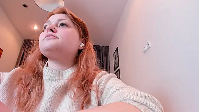 NoraLiin online show from April 21, 2026, 9:06 pm