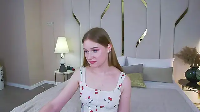 Snapshot of EmmiliRosse chatting on May 20, 2026, 10:27 pm EmmiliRosse online show from May 20, 2026, 10:27 pm