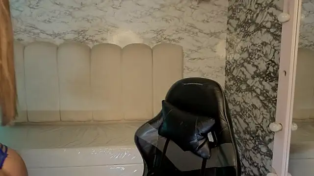 Steffany v online show from April 22, 2026, 9:27 pm