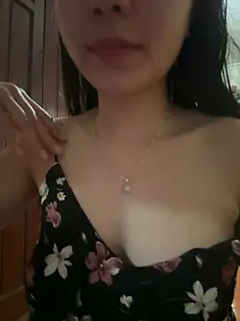 Snapshot of Yumiara chatting on May 9, 2026, 2:33 pm Yumiara online show from May 9, 2026, 2:33 pm