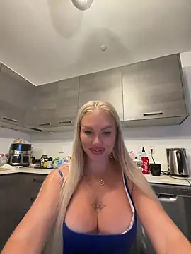 Snapshot of Karen_Luxe chatting on May 30, 2026, 3:25 am Karen Luxe online show from May 30, 2026, 3:25 am