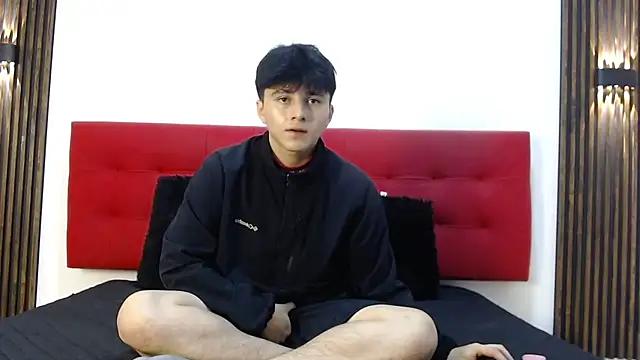 LunayDream online show from April 19, 2026, 11:31 am