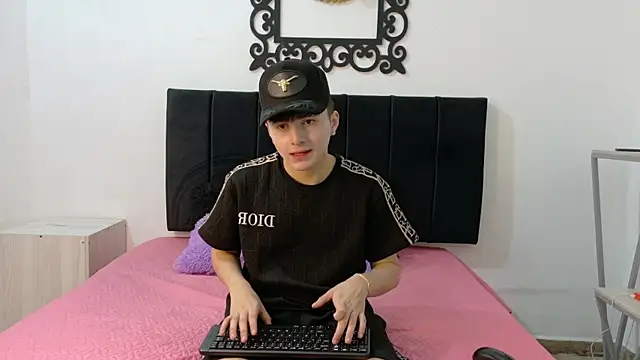 Snapshot of LunayDream chatting on July 18, 2026, 11:58 am LunayDream online show from July 18, 2026, 11:58 am