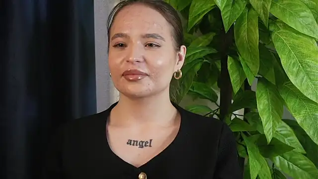 ElmaZillman online show from April 25, 2026, 11:24 am