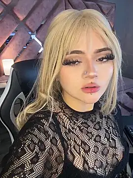 Snapshot of lya_nekko_ chatting on June 21, 2026, 4:37 am lya nekko online show from June 21, 2026, 4:37 am